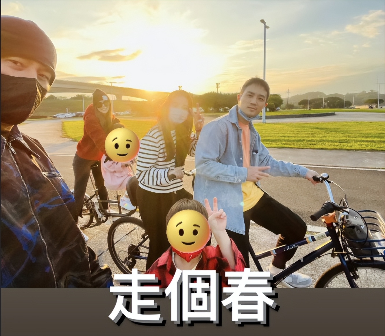 Kunling seldom posts family portraits during the Spring Festival. The