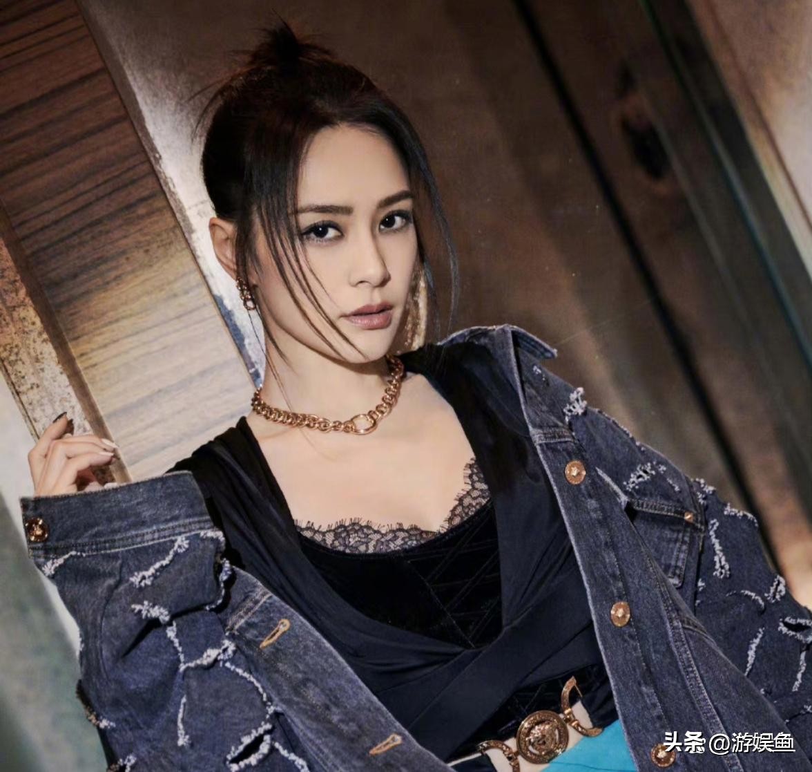 Outrageously, it was revealed that Gillian gave birth to twins for the ...