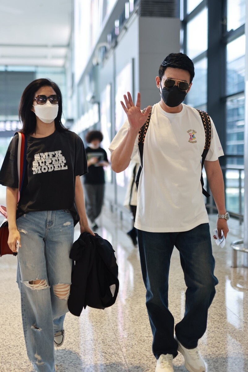 Lu Yi Bao Lei Enai appeared at the airport - iMedia