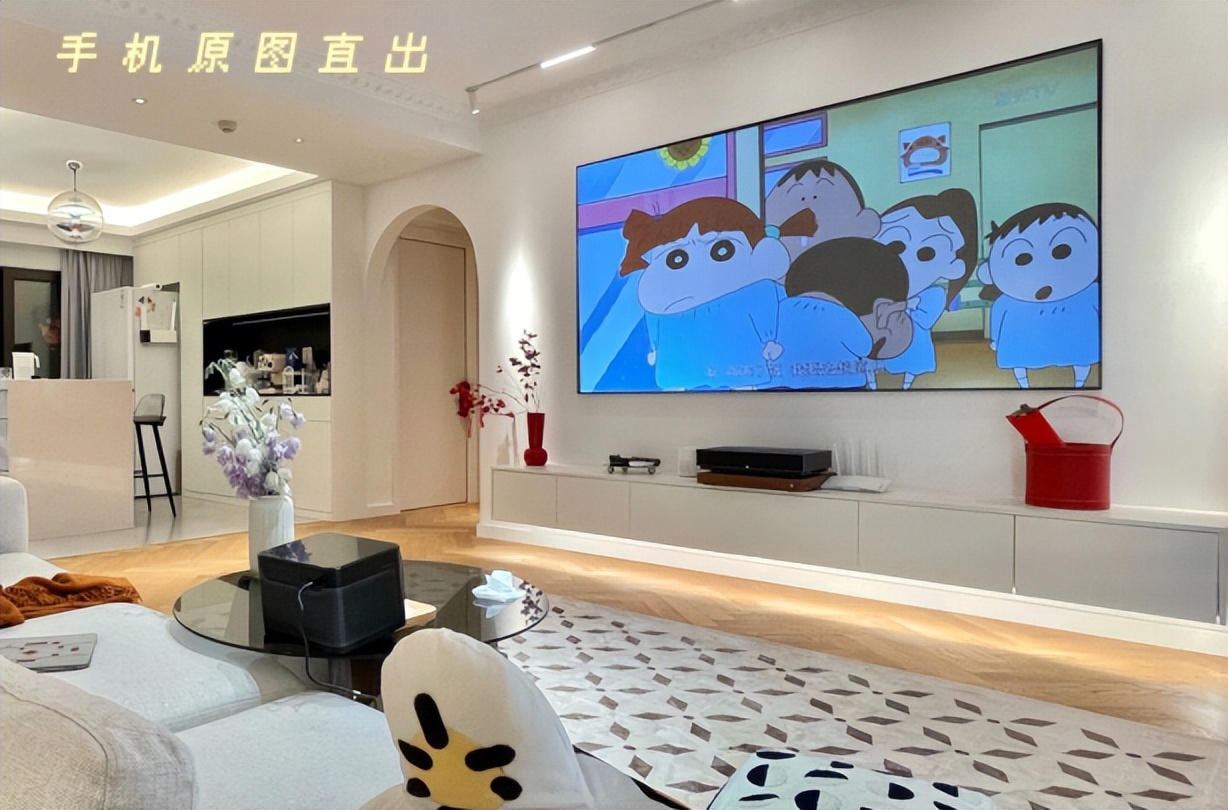 Which is better, a telephoto projector or a short throw projector?The