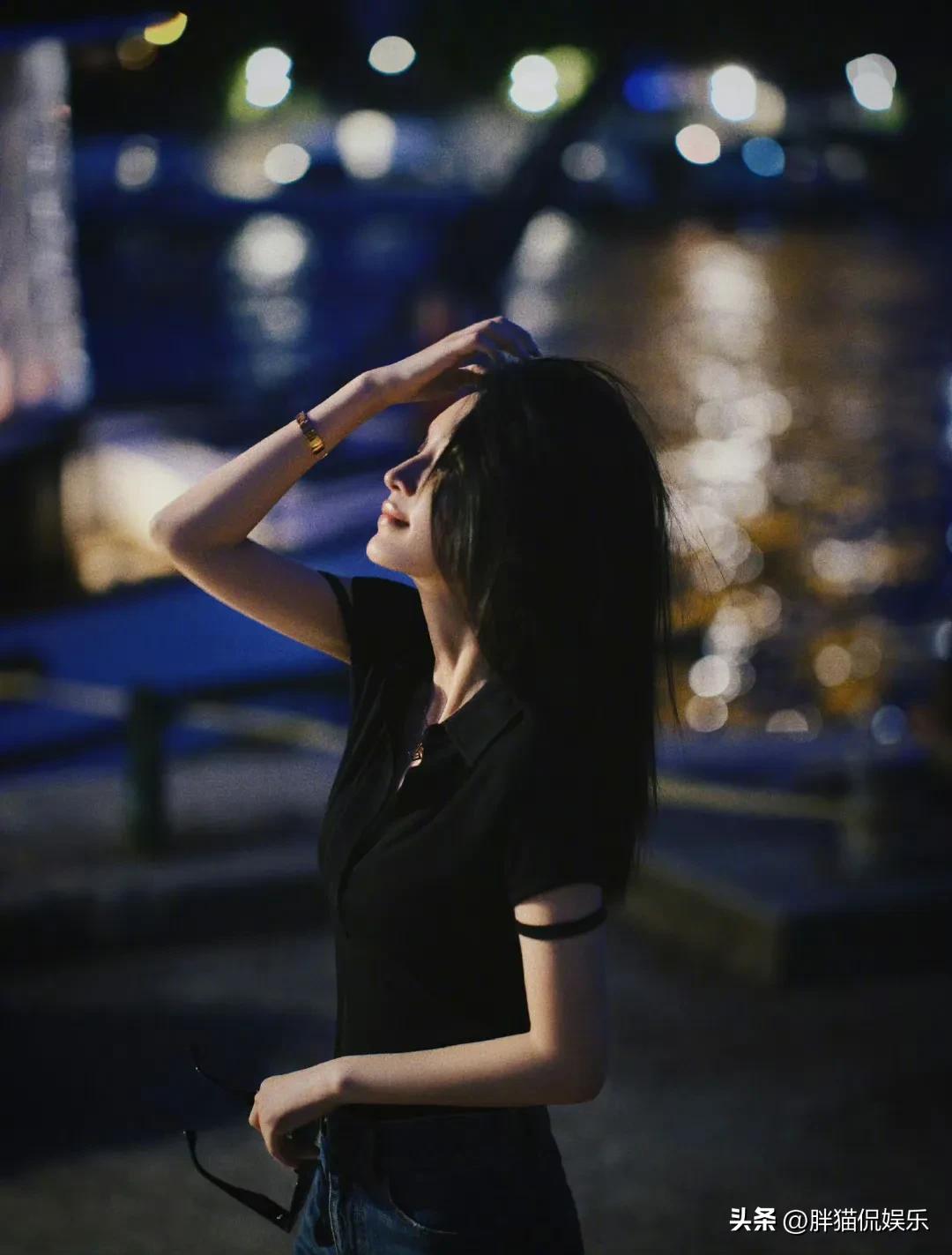 The quiet night and Li Qin's beauty make people intoxicated and do not ...