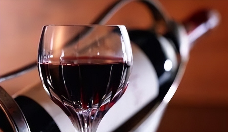 How long is the shelf life of red wine? Can expired red wine still be