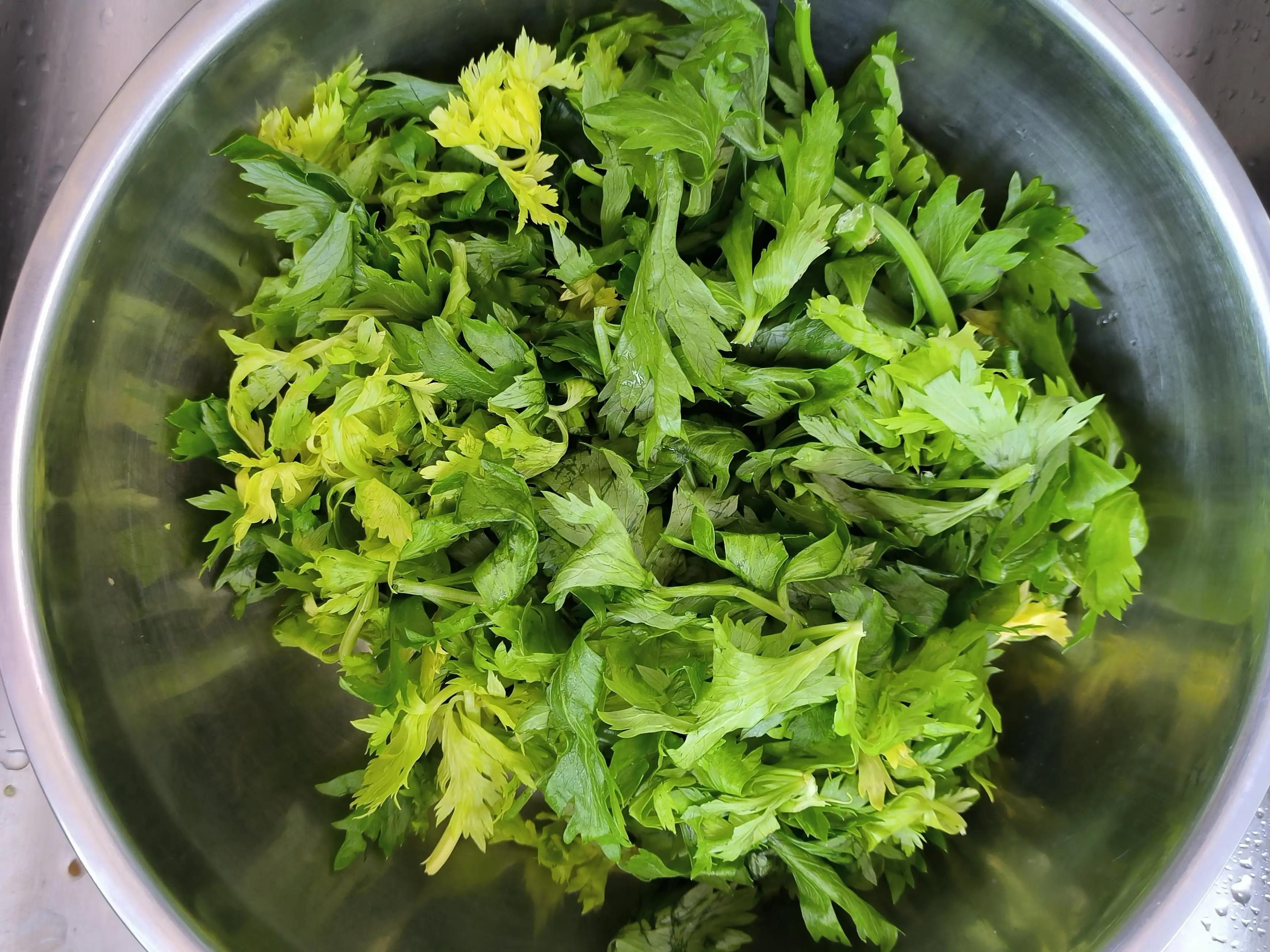 Big buns stuffed with dried vegetables and celery leaves, delicious