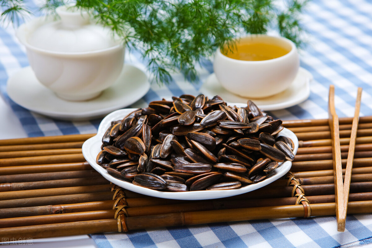 You can't eat too many melon seeds. Eating melon seeds often will bring