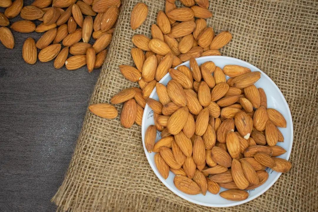 An Lingrong died of poisoning after eating almonds. Are almonds really