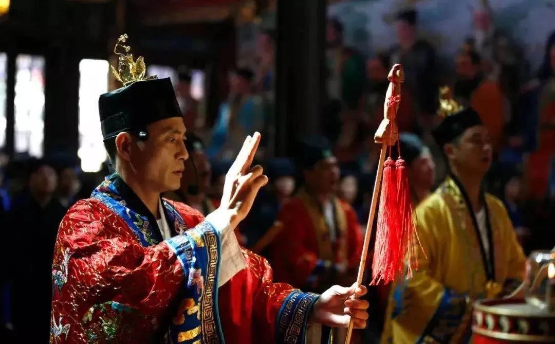 Taoist priests exorcise demons, why use peach wood swords? - iNEWS