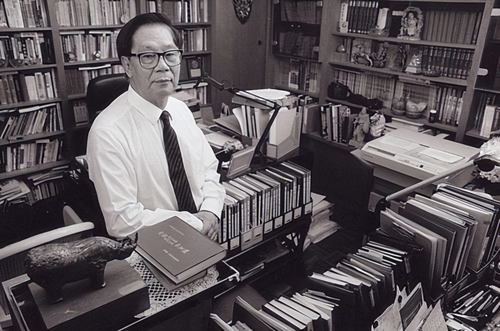 Bo Yang was released from prison in 1977, his wife and children were ...