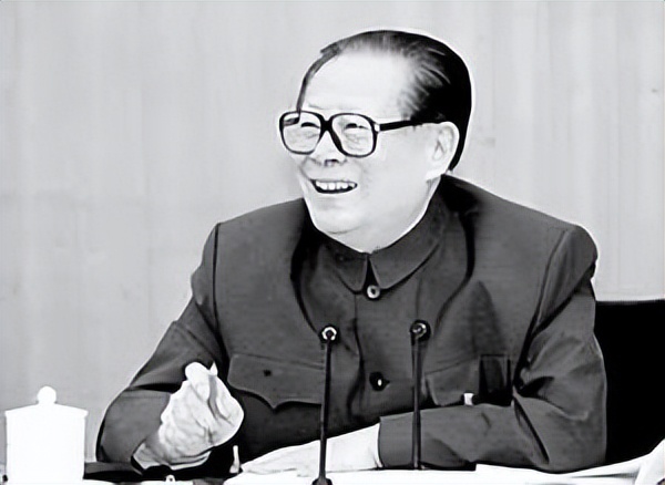 Why does Jiang Zemin like to play the erhu?When Jiang Zemin visited Min ...