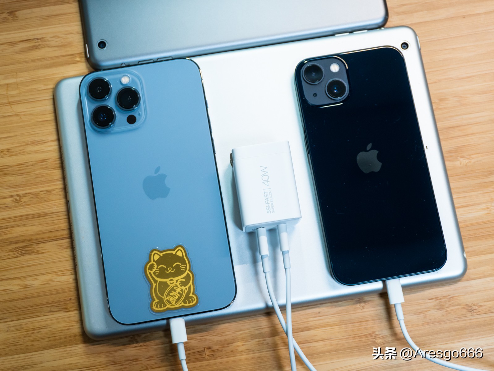 Dualheld iPhone, dualport fast charging, double happiness Momis 40W