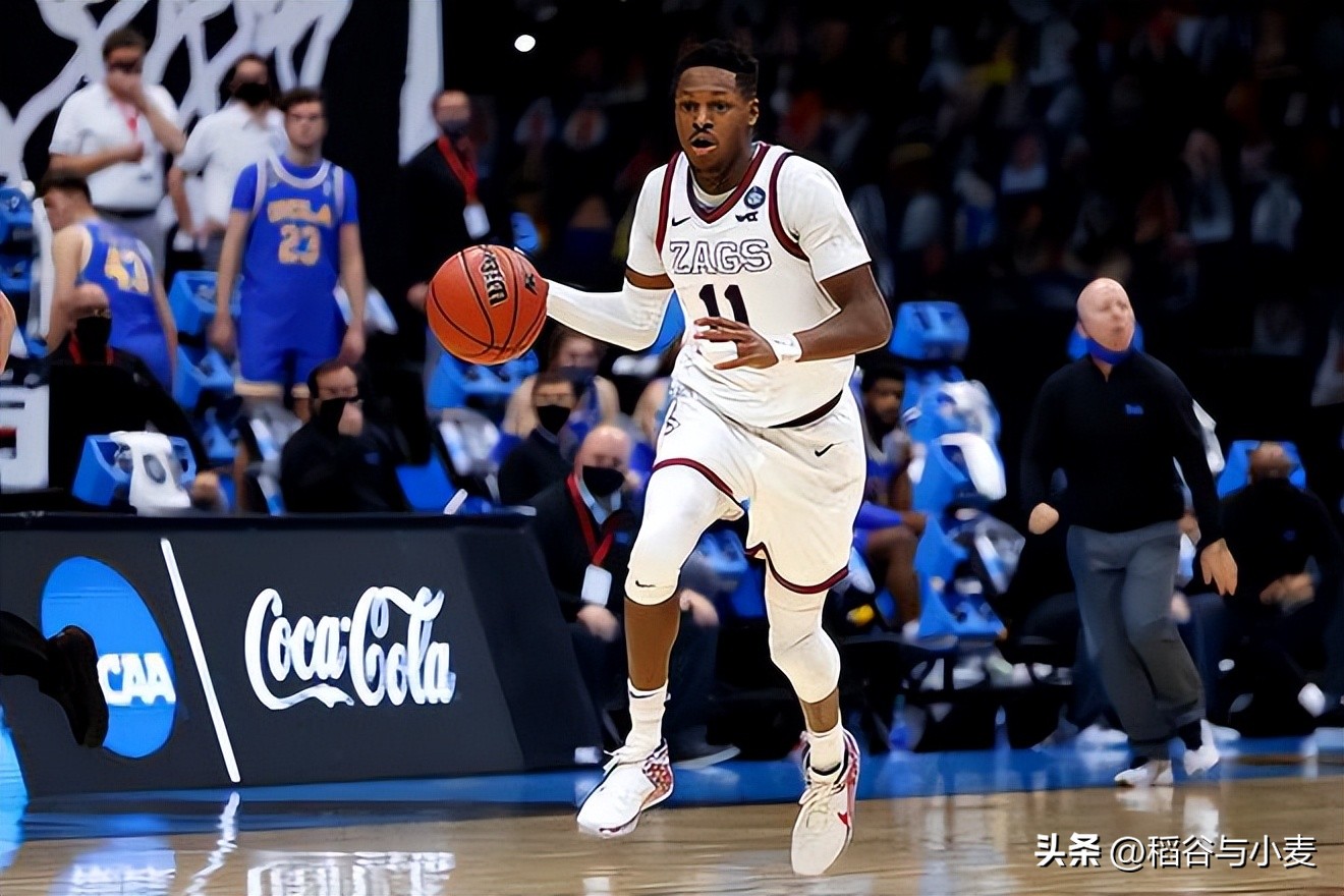 The two undrafted picks who joined the Lakers at the same time are now one in the sky and the