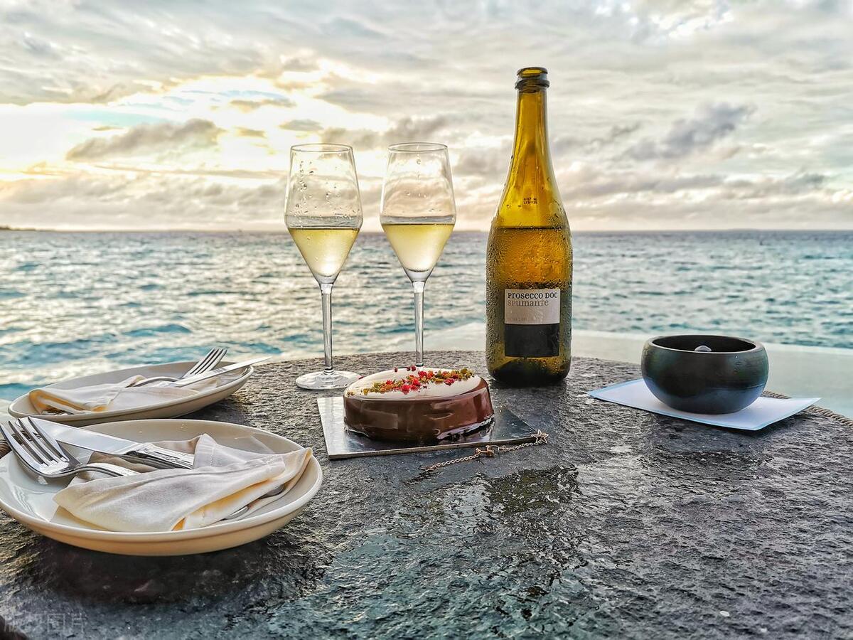 Which wines are best for drinking chilled in summer? iNEWS