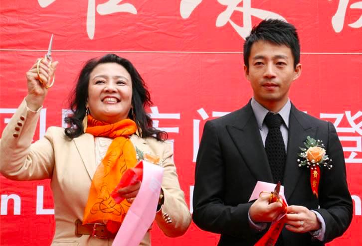 Wang Xiaofei let go completely!Take Guan Da S and change back to her ...