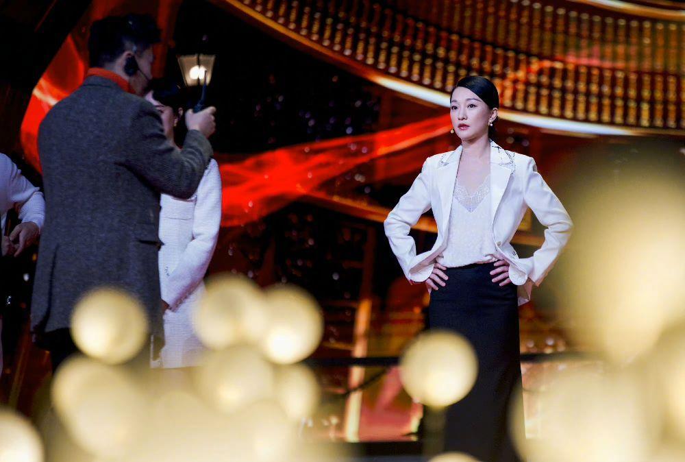 Sun Li and Zhou Xun are in the same frame on CCTV!One becomes stiff in ...