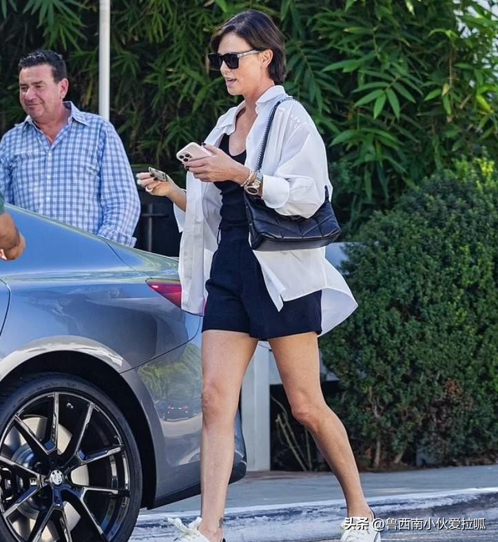 Private photos of 47-year-old Charlize Theron leaked!Real skin condition and body exposure - iNEWS