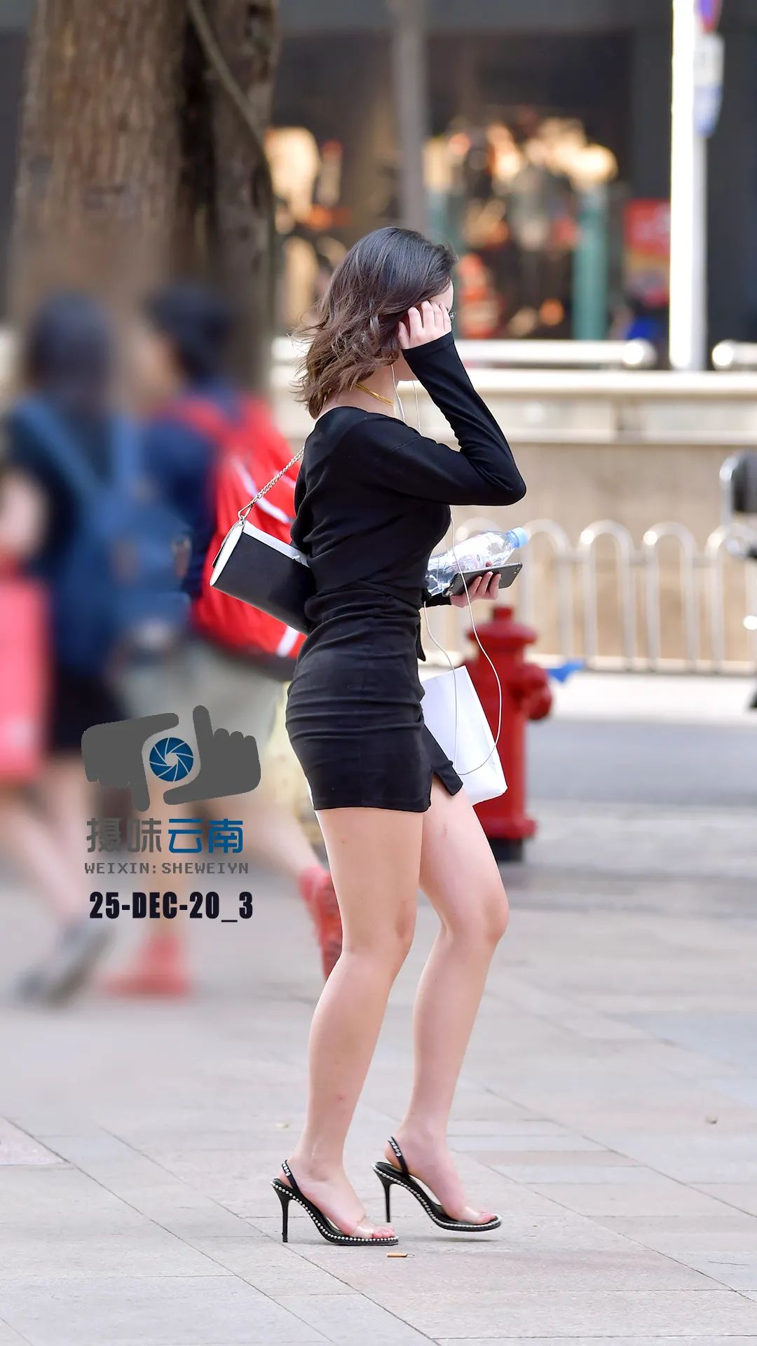 The hip wrap skirt is like a ripe fruit, soaked in sweet and mature ...