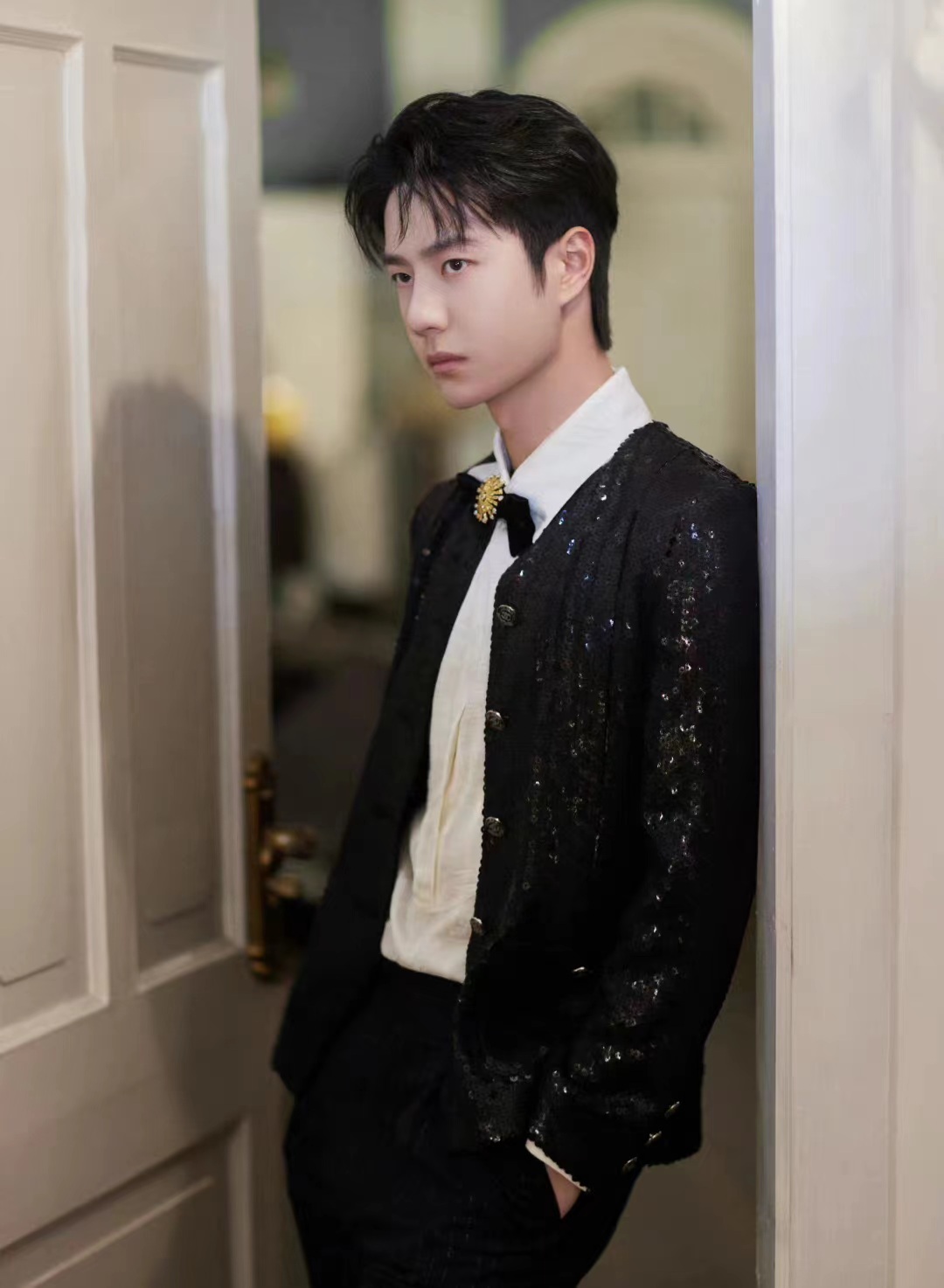 Wang Yibo's GQ style is taken with him, sequin embroidered suit with ...