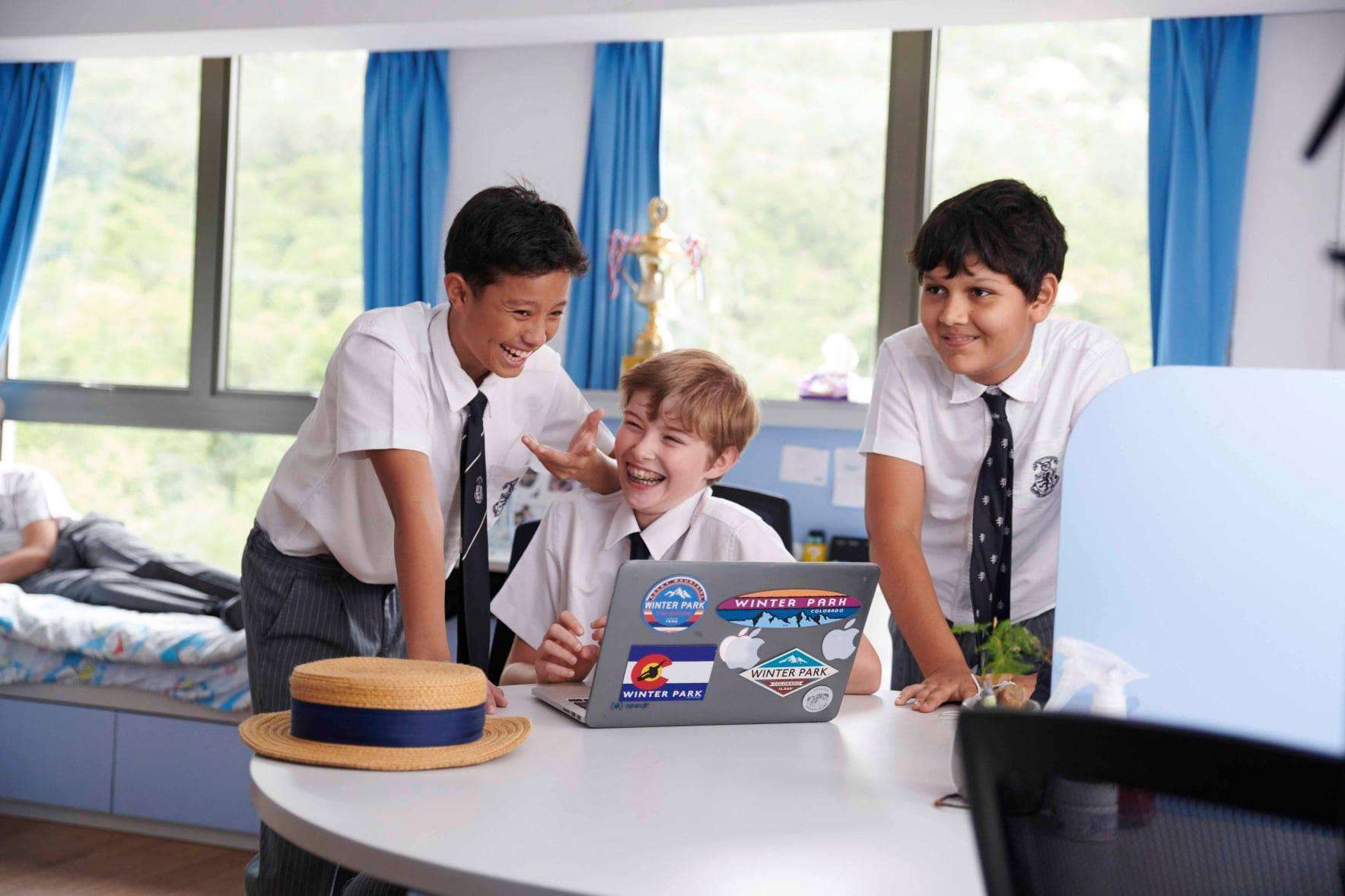 What types of businesses in Hong Kong require licenses and permits? iNEWS