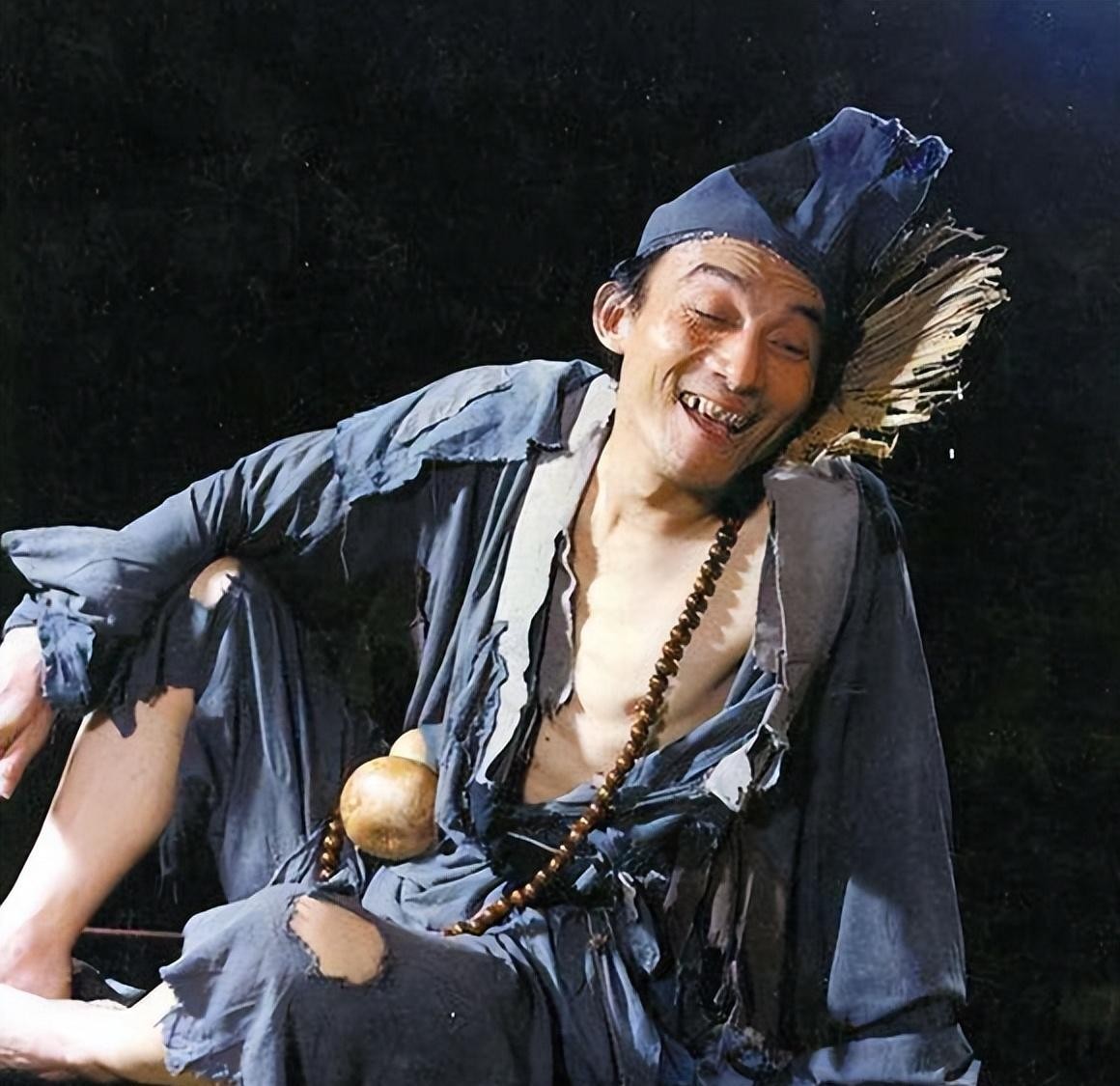 Benchang You Benchang: He played Jigong at the age of 52, lost all his family ...
