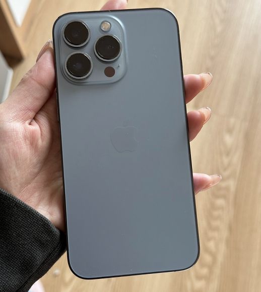 Hong Kong version iPhone is cheap!But there are many refurbished