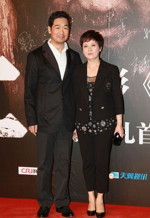 64-year-old Deng Jie is really old, with short hair and prominent ...