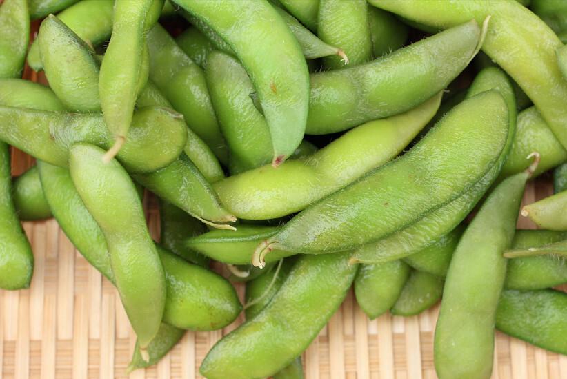 In summer, edamame is on the market in large quantities. Don't store it