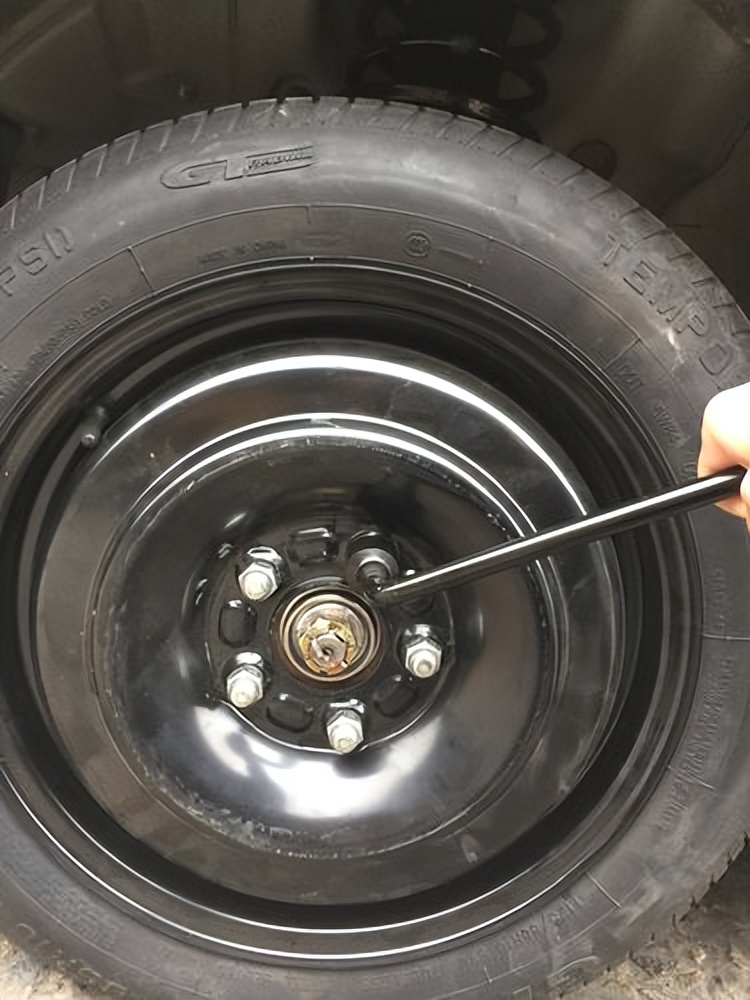 There was a problem with the tire at the beginning of the selfdriving