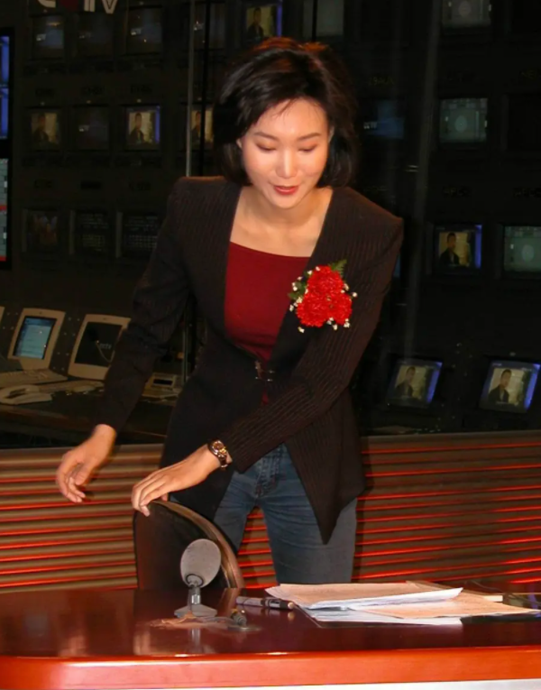 CCTV female anchor Li Zimeng: There are tears behind the scenery, 45 ...