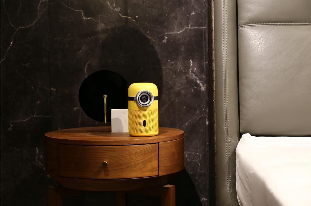 What should I do if the projector screen freezes?3 easy steps to solve