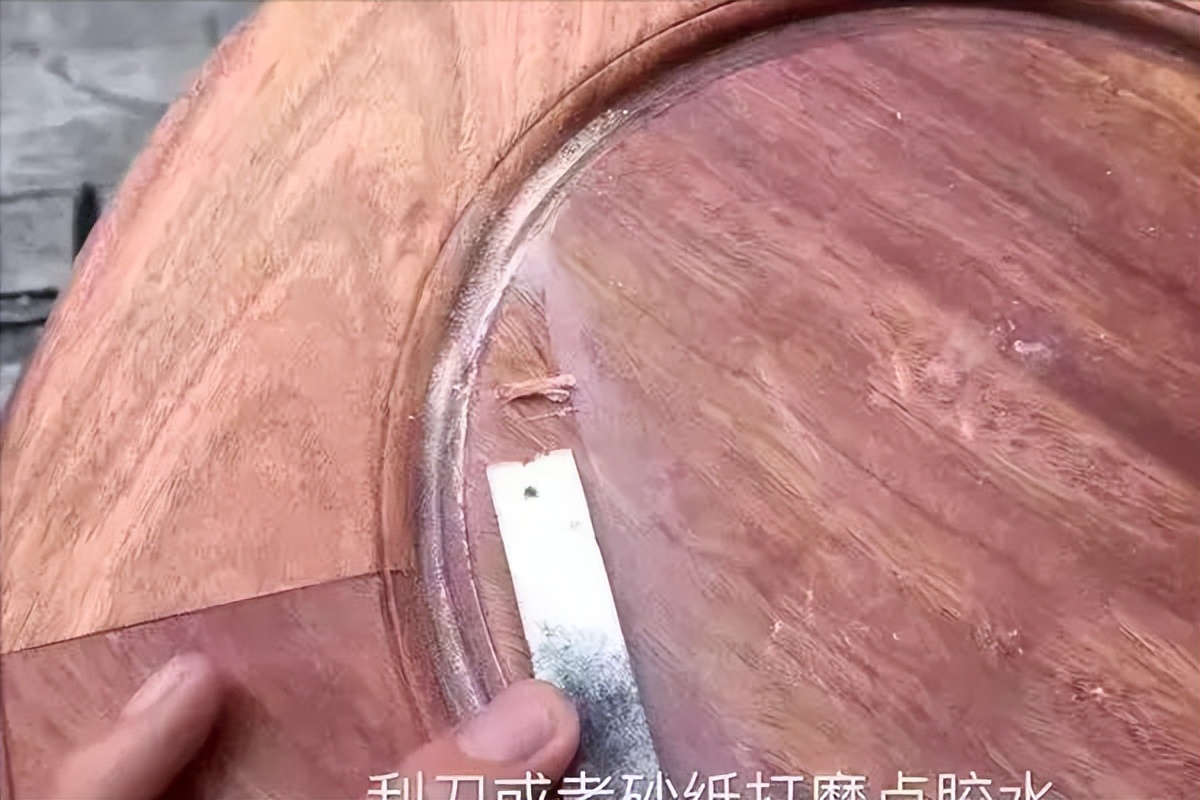 One trick to get rid of mahogany furniture scratches! iNEWS