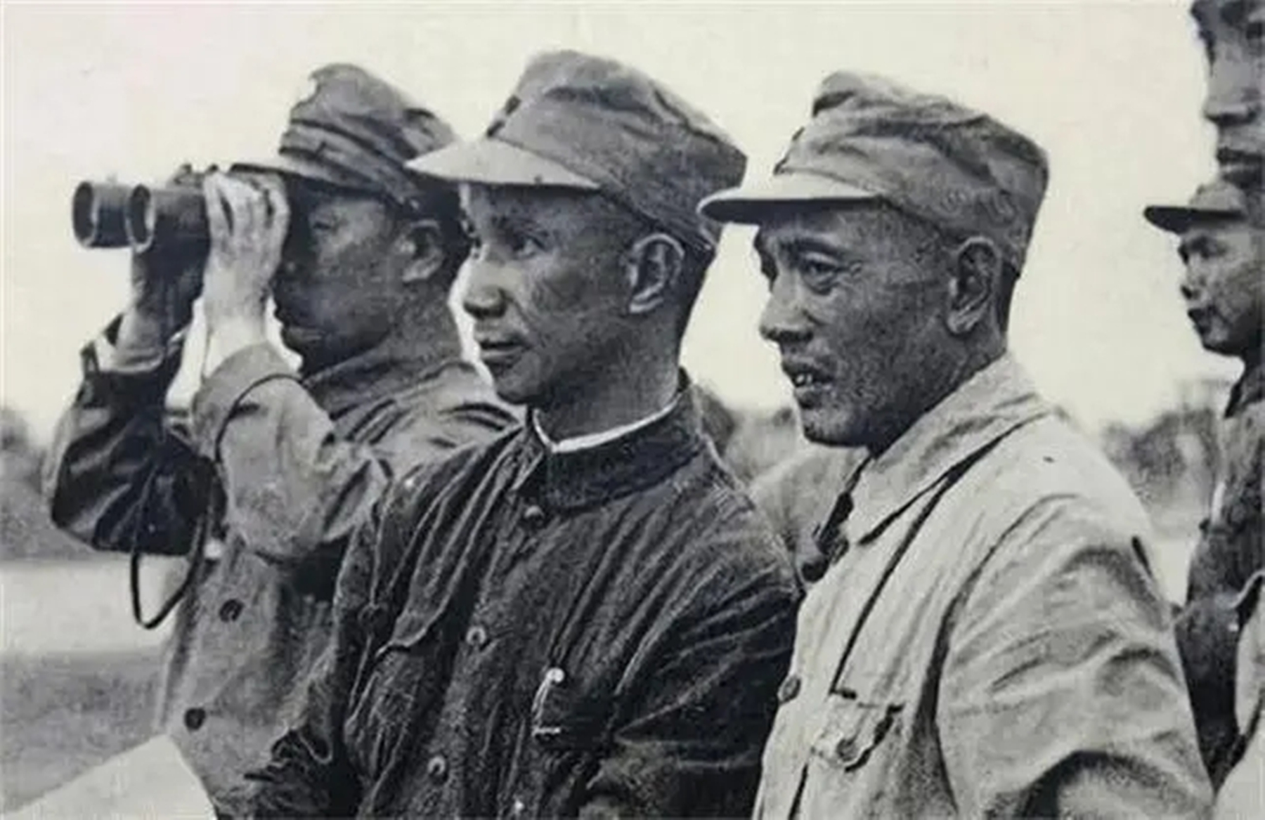 Puppet General In 1942, the lieutenant general of the Japanese and puppet army gave Su ...