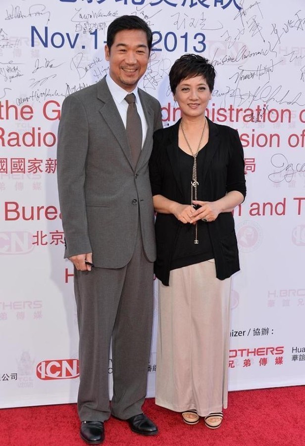 64-year-old Deng Jie is really old, with short hair and prominent ...