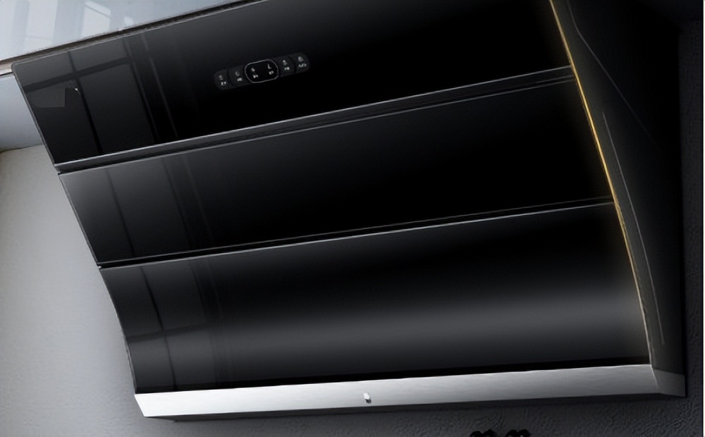 What should I do if the oil tank of the range hood leaks?Nearby range