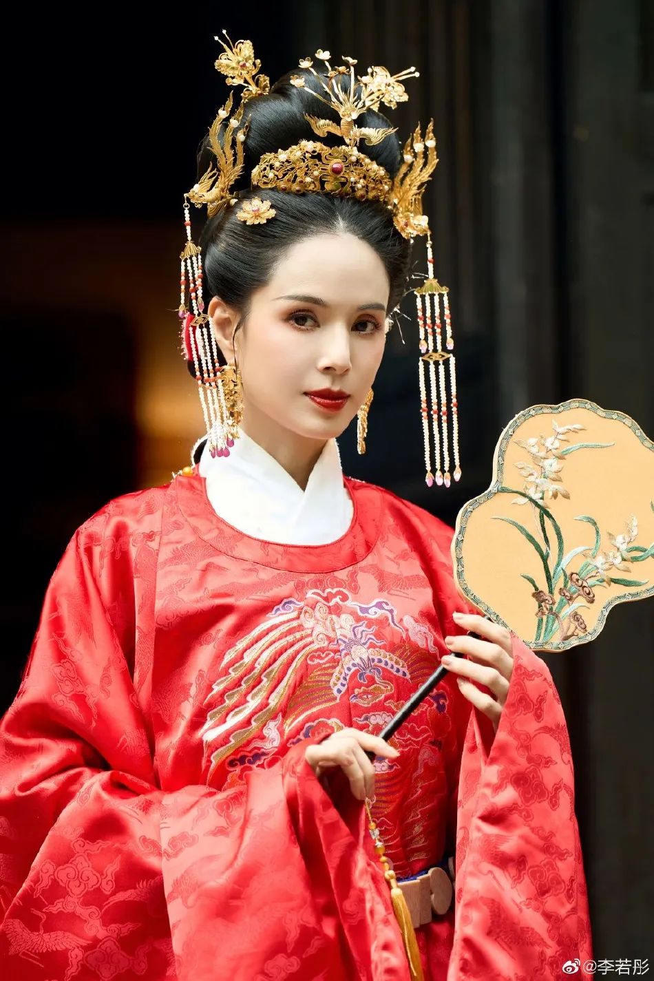 Li Ruotong wears red to interpret the elegance of Ming Dynasty!At 56 ...