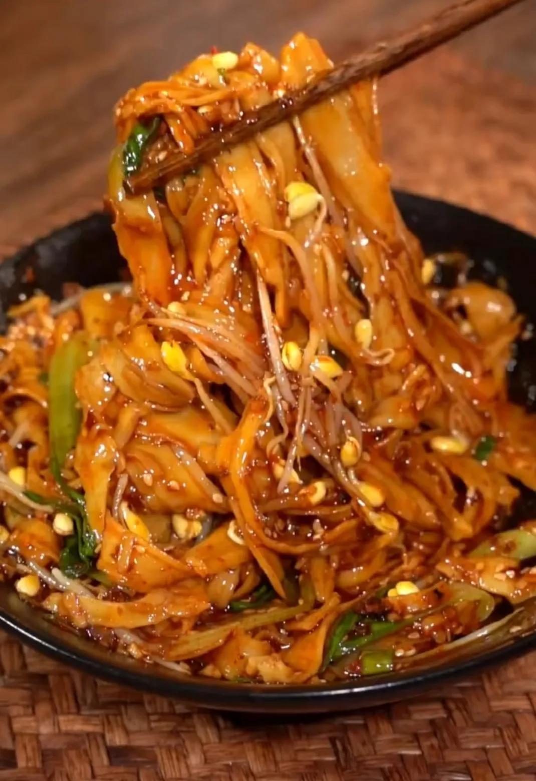 There is nothing that can't be solved by a bowl of oil splashed noodles