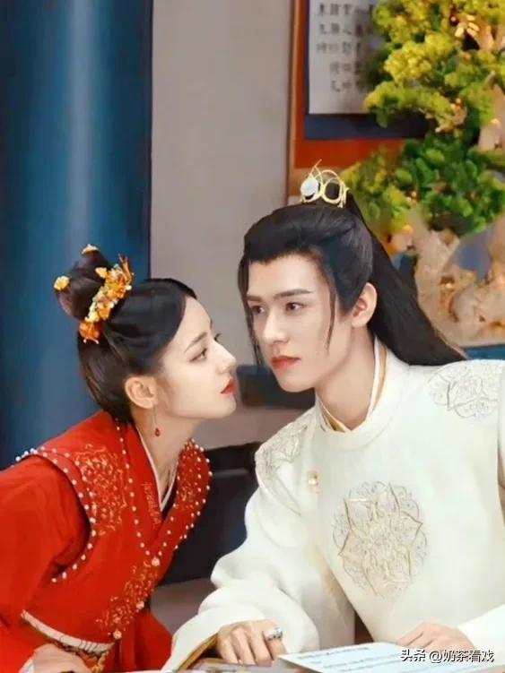 The comment section of Gong Jun's video is full of photos of Dilmurat