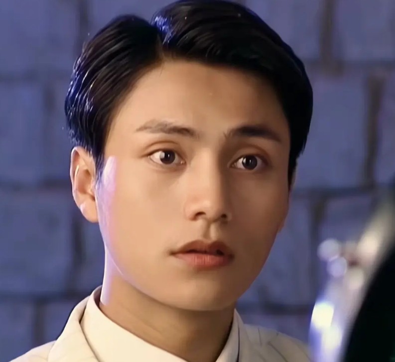 Chen Kun's face changed into Lu Yi's, looking younger than when he was ...