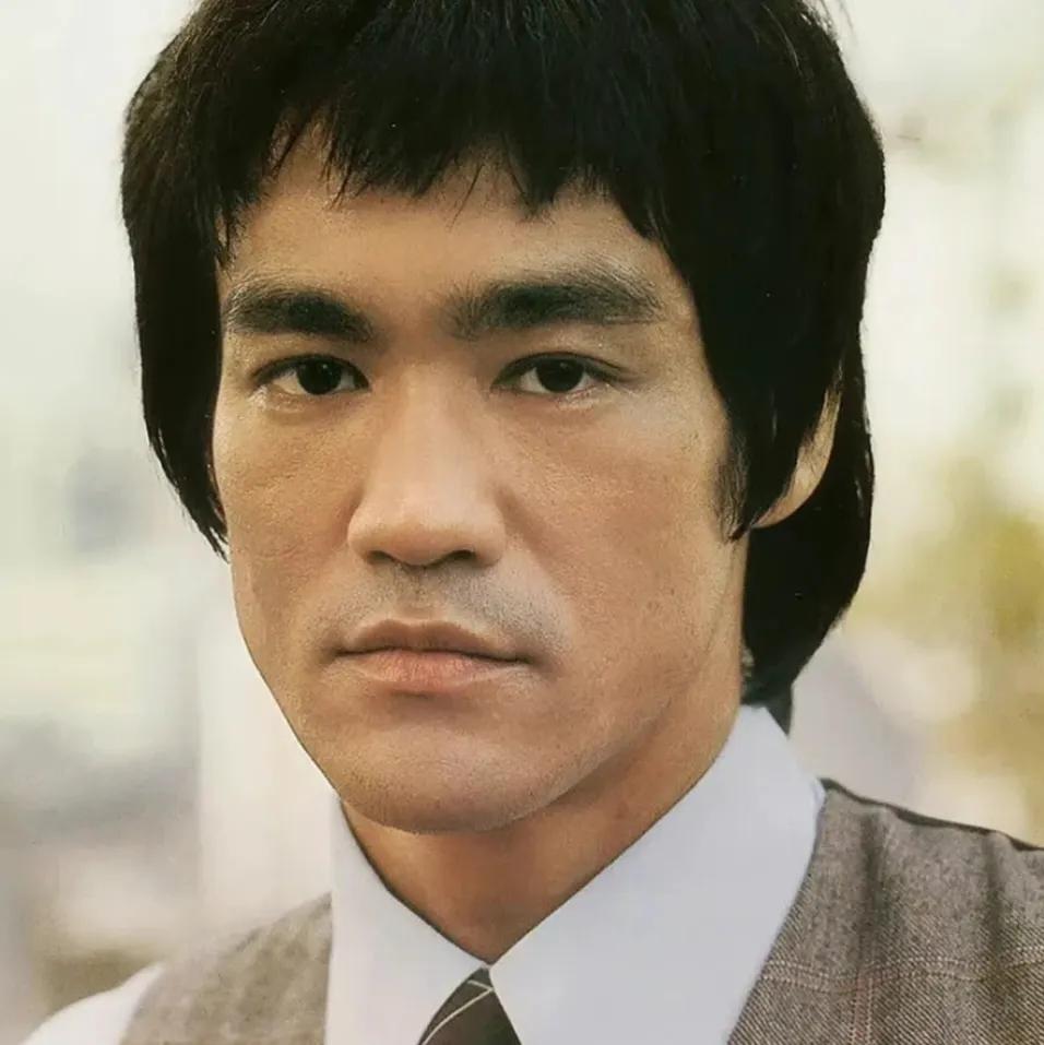 Do you know why Bruce Lee always touched his nose before fighting? - iNEWS