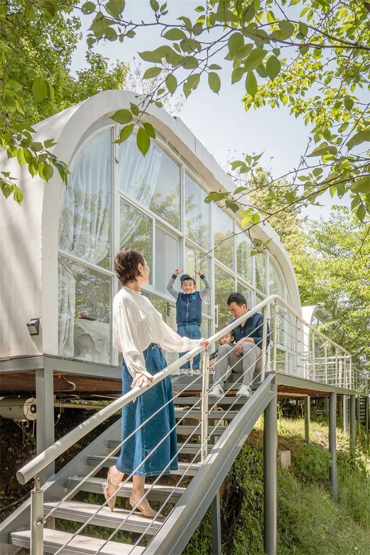 Tree House Raft Enjoy the Water-Splashing Carnival in summer, experience rafting on ...