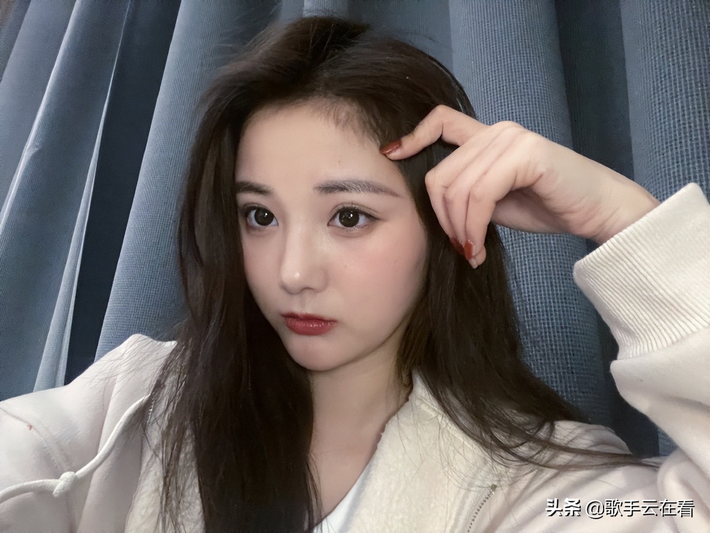 Beautiful actress Ma Qianqian enjoys the charming photos, so cute - iNEWS