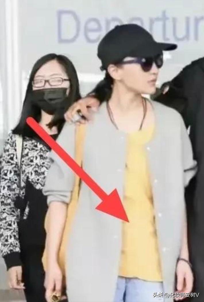 Zhou Xun and Chen Kun showed up after receiving the certificate, and ...