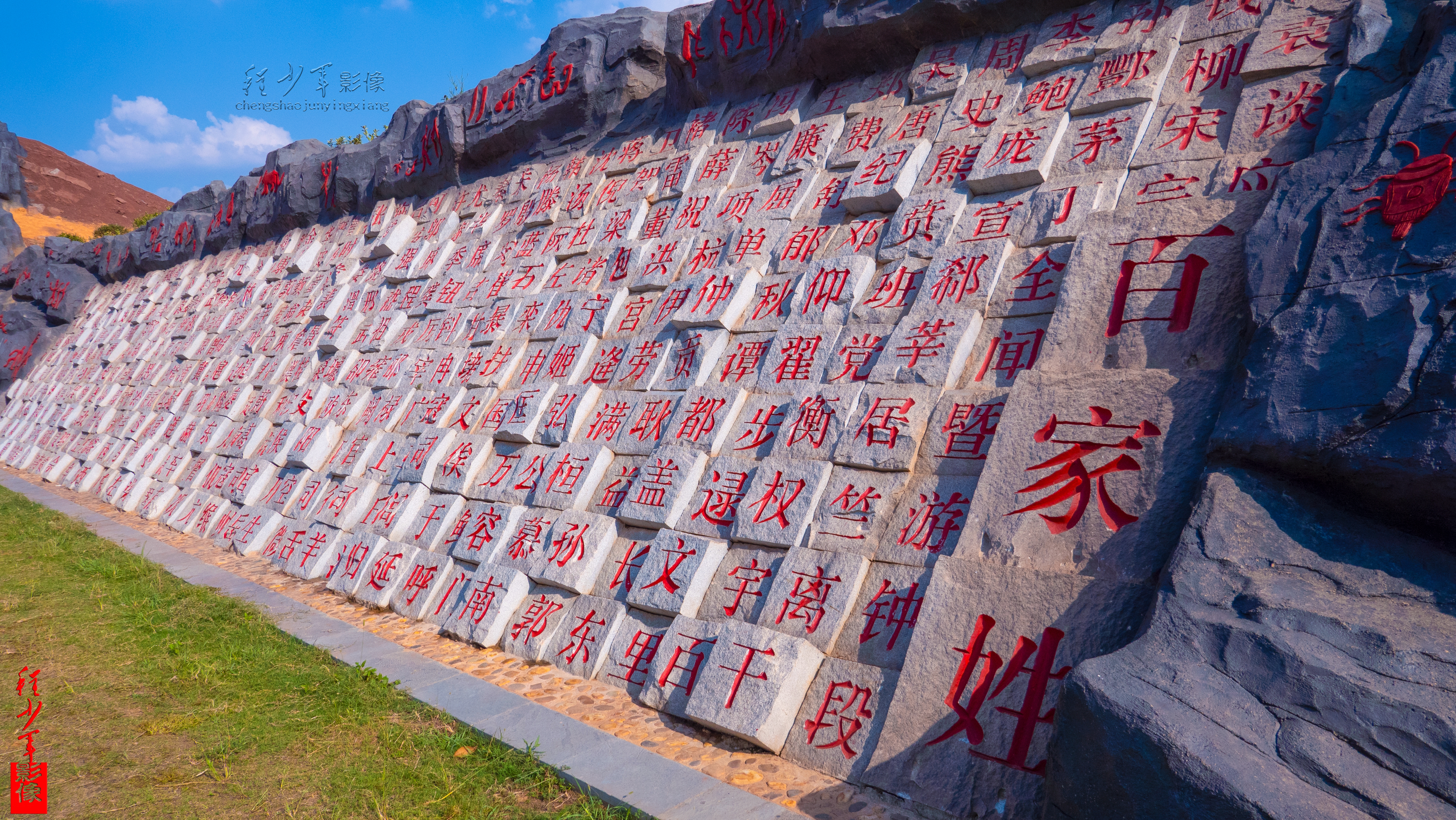 赣州汉字公园 汉字鼎和许慎塑像一一甲骨文与 字圣 的不期而遇 资讯咖