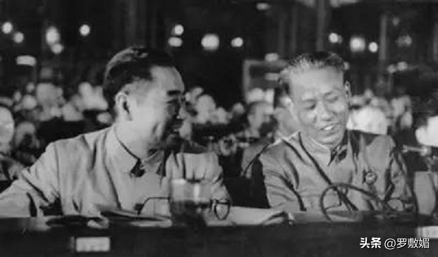 Liu Shaoqi, Zhou Enlai, Deng Xiaoping, the three great men gathered for ...