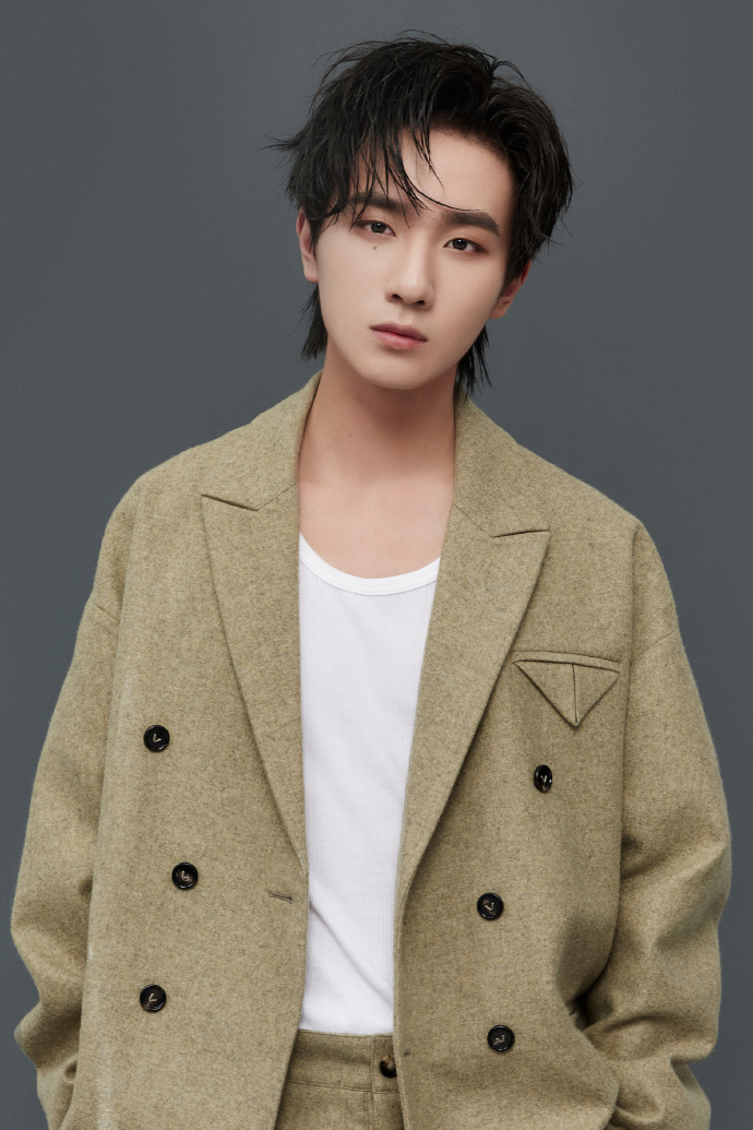 Bai Jingting, Liu Yuning, and Li Hongyi look like Cheng Yi?But I ...