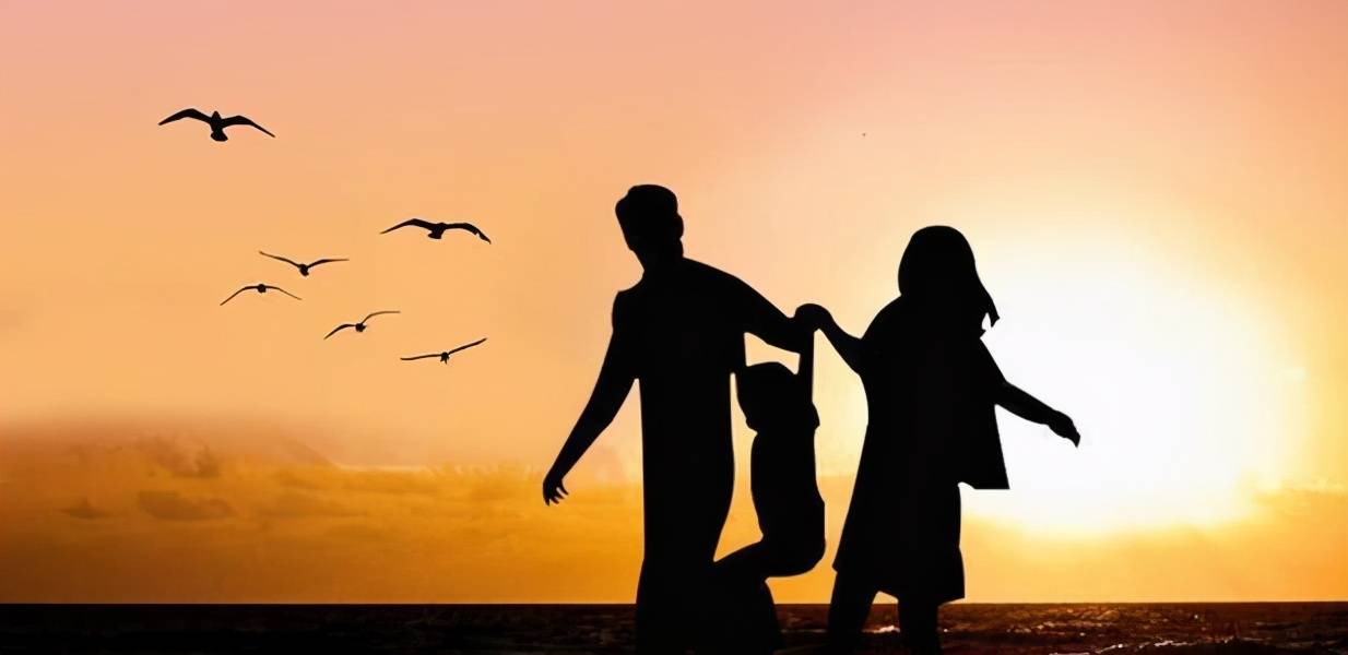 There are about 3 reasons why children do not like to communicate with