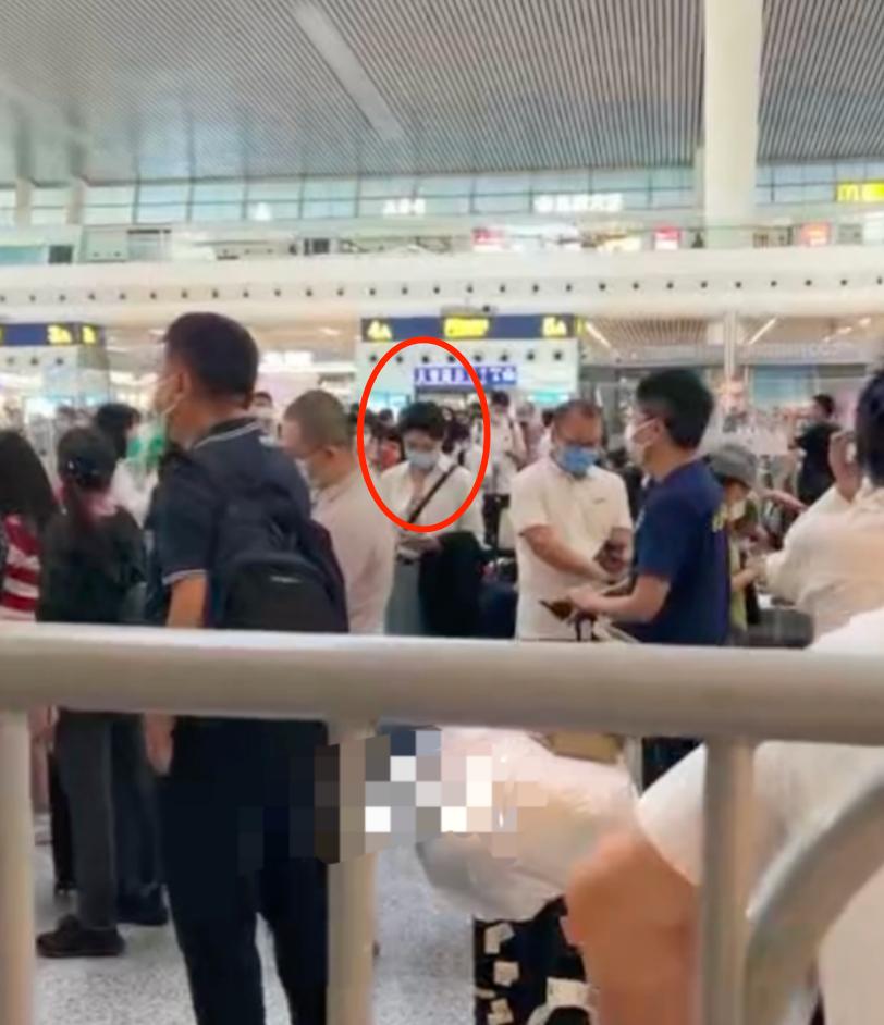 54-year-old Zhou Tao appeared in the subway station, and appeared in a ...