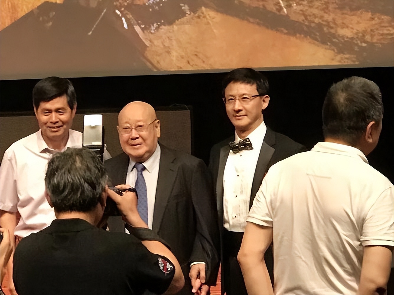 How did Yan Xingpeng leave the Shanghai Peking Opera Theatre, and what ...