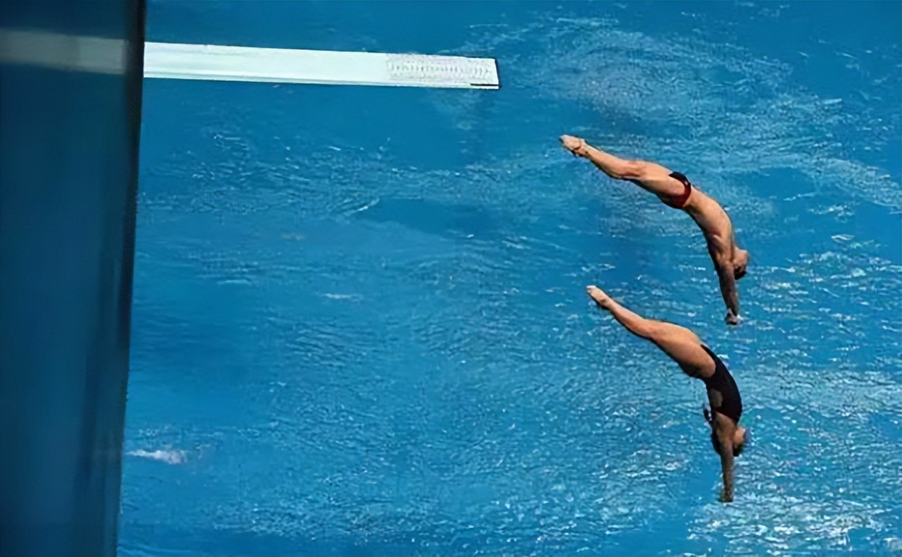 The Unspeakable Secrets of Female Divers!Shaving before the game is not