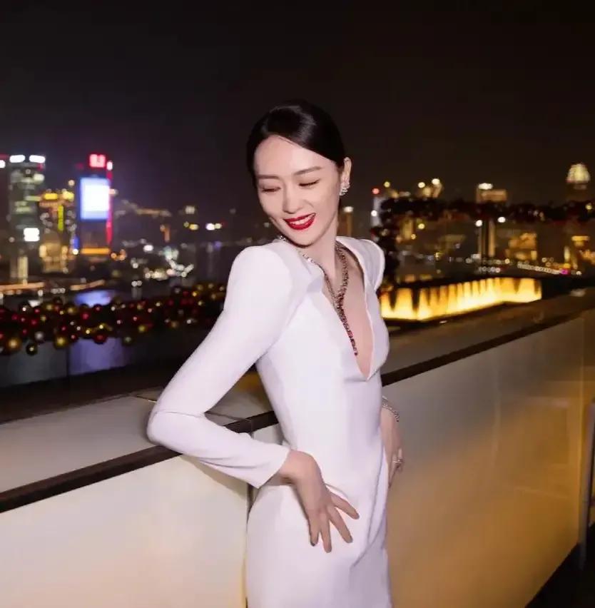 Tong Yao has a great body iNEWS