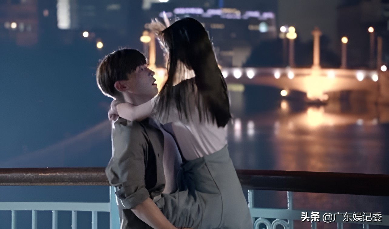 Yang Ying and Deng Lun kiss passionately - iNEWS