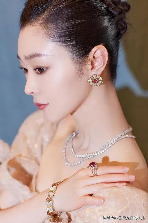 Movie star Song Yi beautiful photo iNEWS